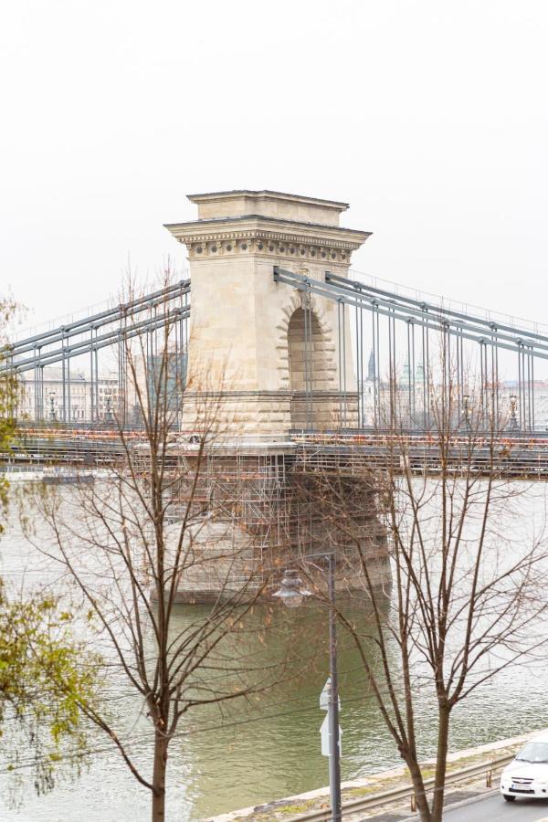 Danube Waterfront View At Chain Bridge Budapest Esterno foto