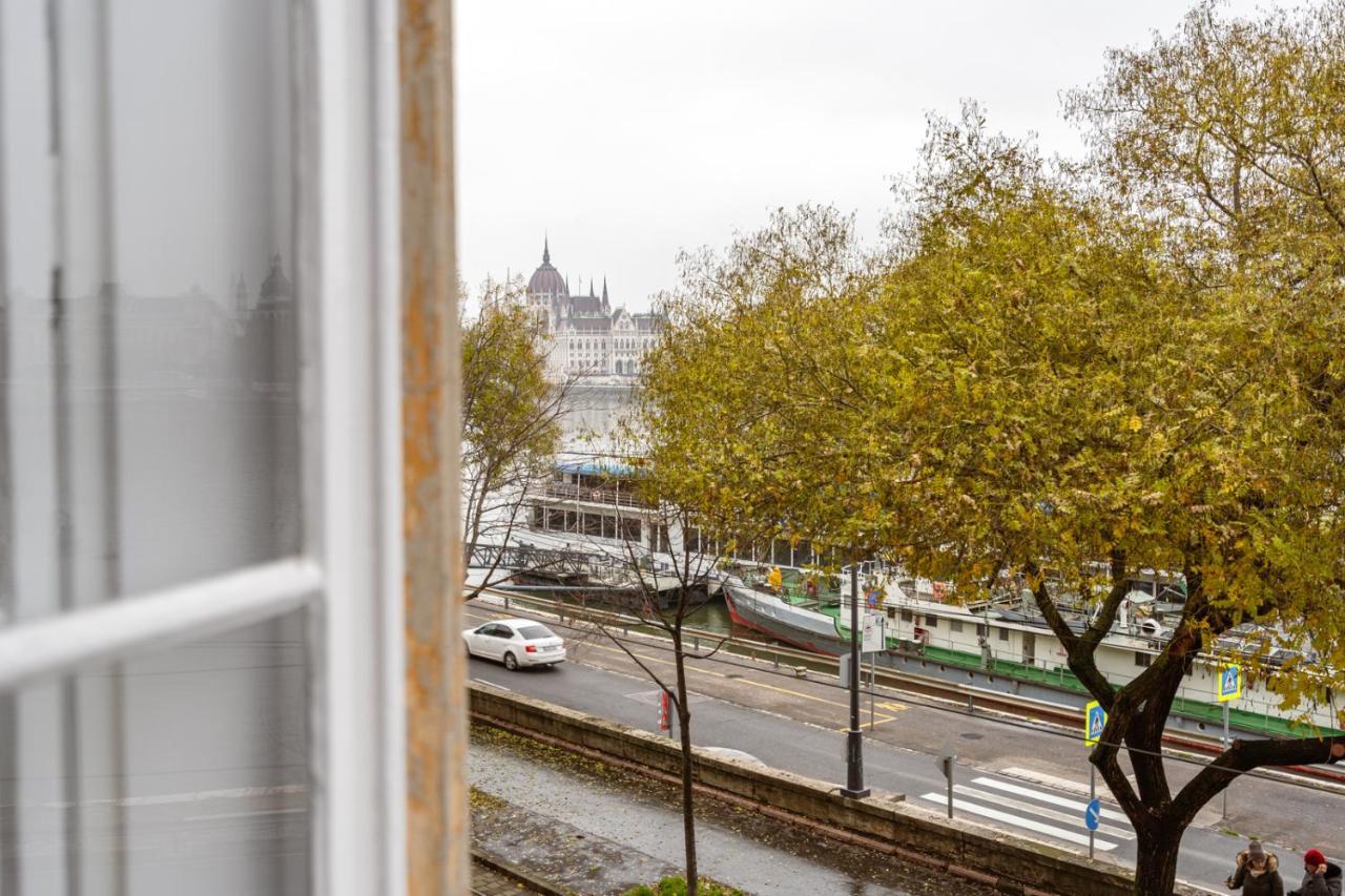 Danube Waterfront View At Chain Bridge Budapest Esterno foto